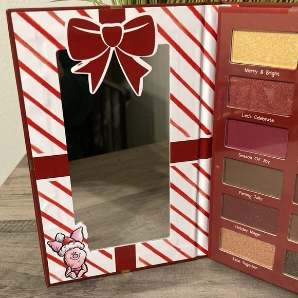 WINNIE THE POOH EYESHADOW CHRISTMAS HOLIDAY PALLETTE with MIRROR - Picture 11 of 11